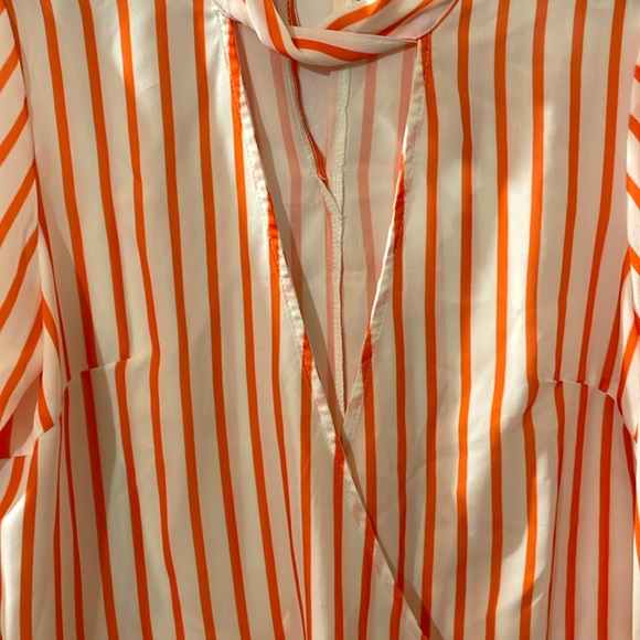 A size large, orange, and white, beautifully detailed parallel lines - Picture 3 of 10